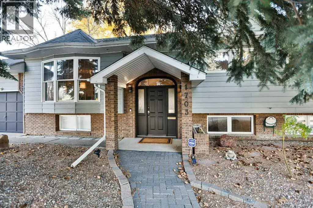 1703 Lakeside Road S, Lethbridge