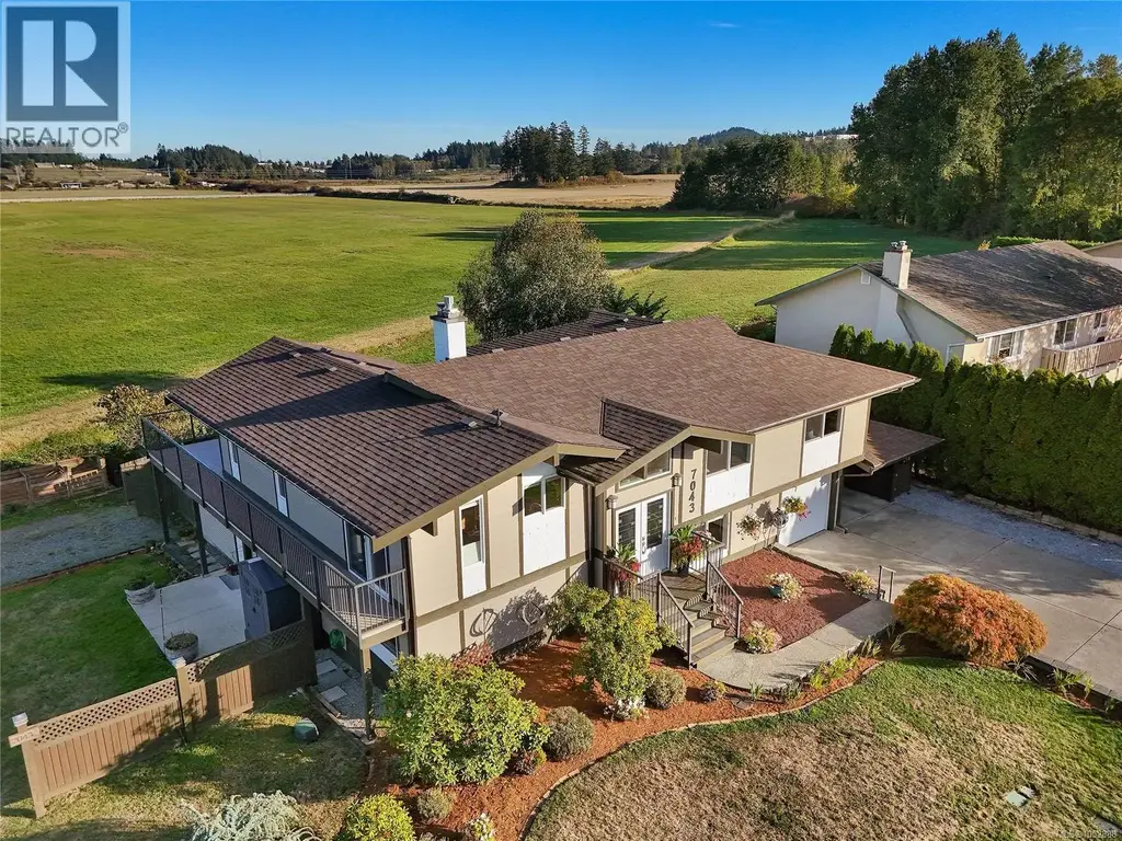 7043 Bickstan Pl, Central Saanich