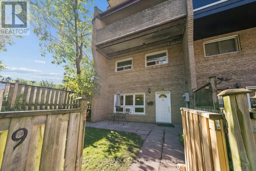 9 - 91 Muir Drive, Toronto (Scarborough Village)