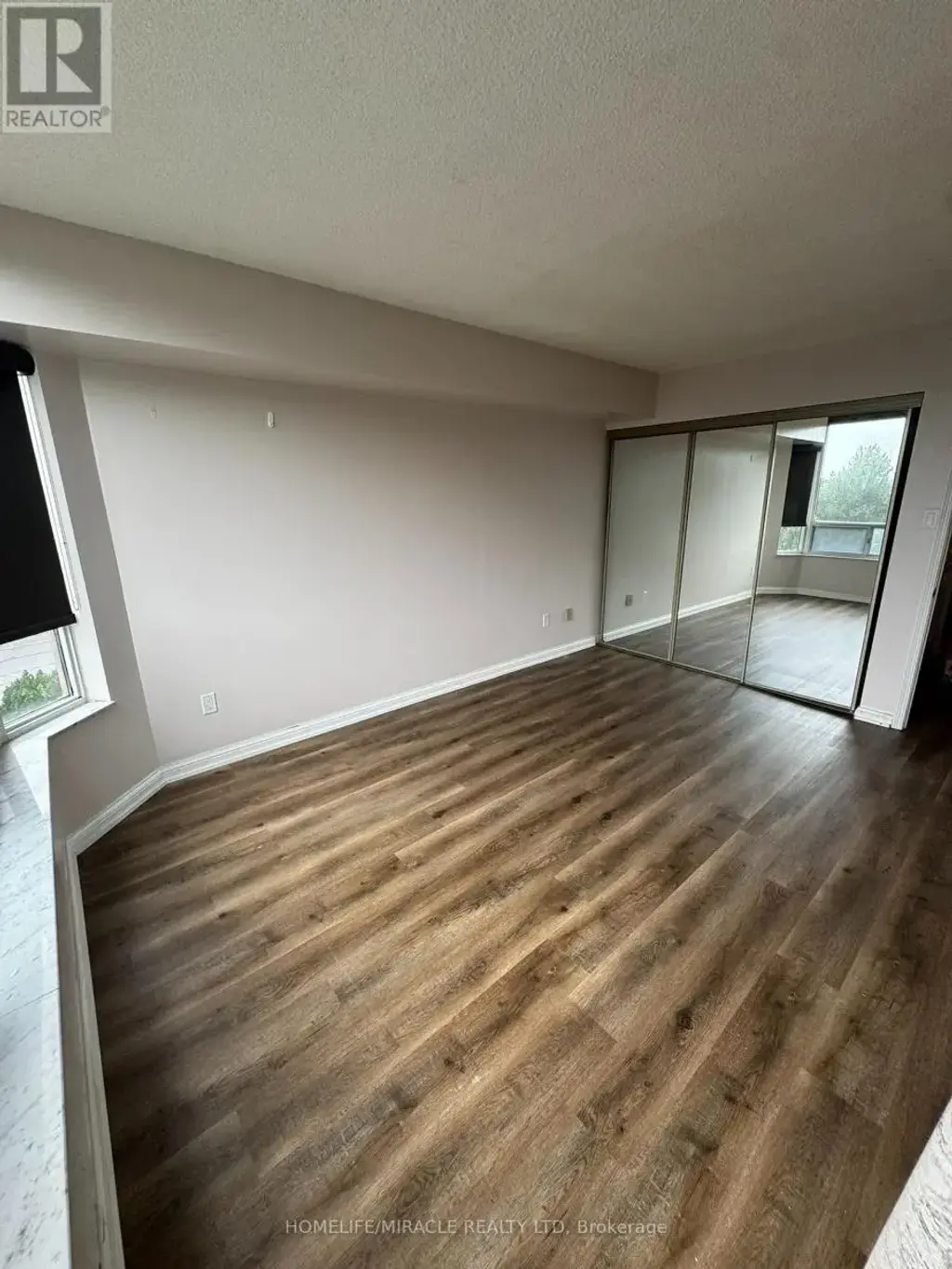 406 - 24 Hanover Road, Brampton (Queen Street Corridor)