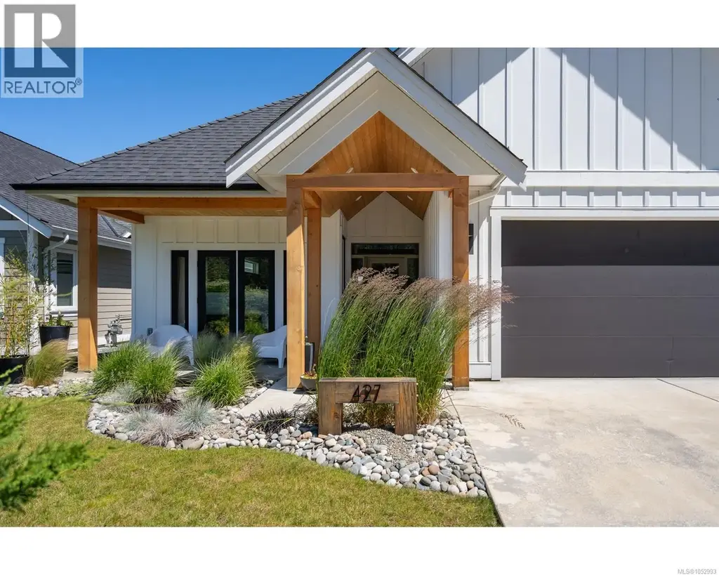 427 Cottage Dr, Qualicum Beach