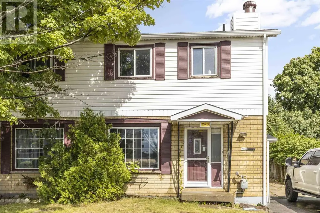 742 Pine St, Sault Ste. Marie