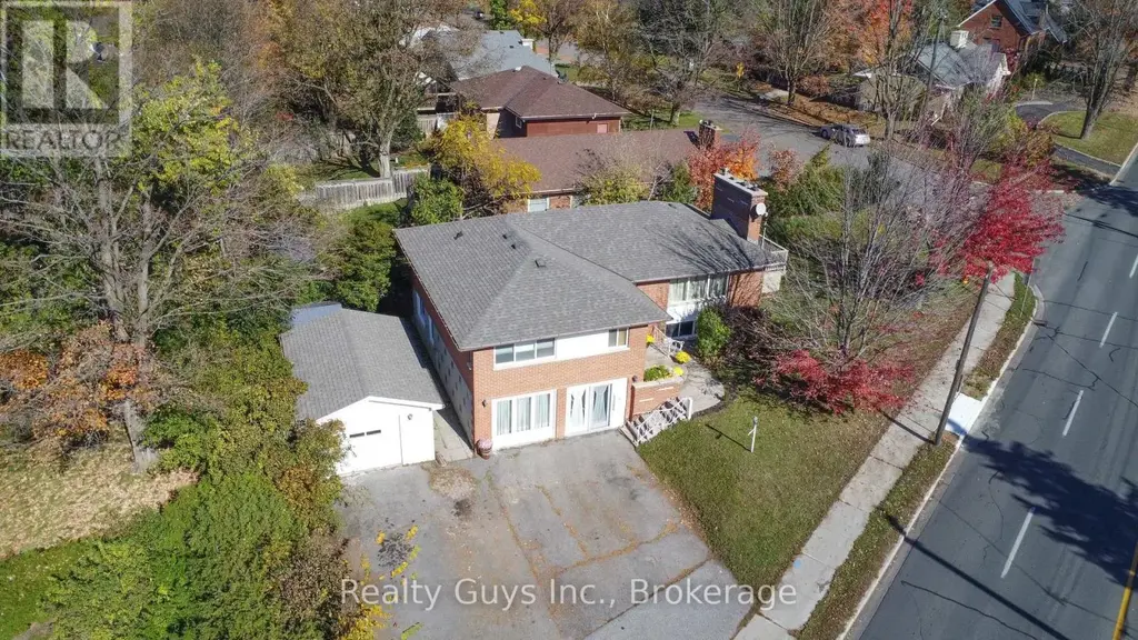 734 Sherbrooke Street, Peterborough (Town Ward 3)