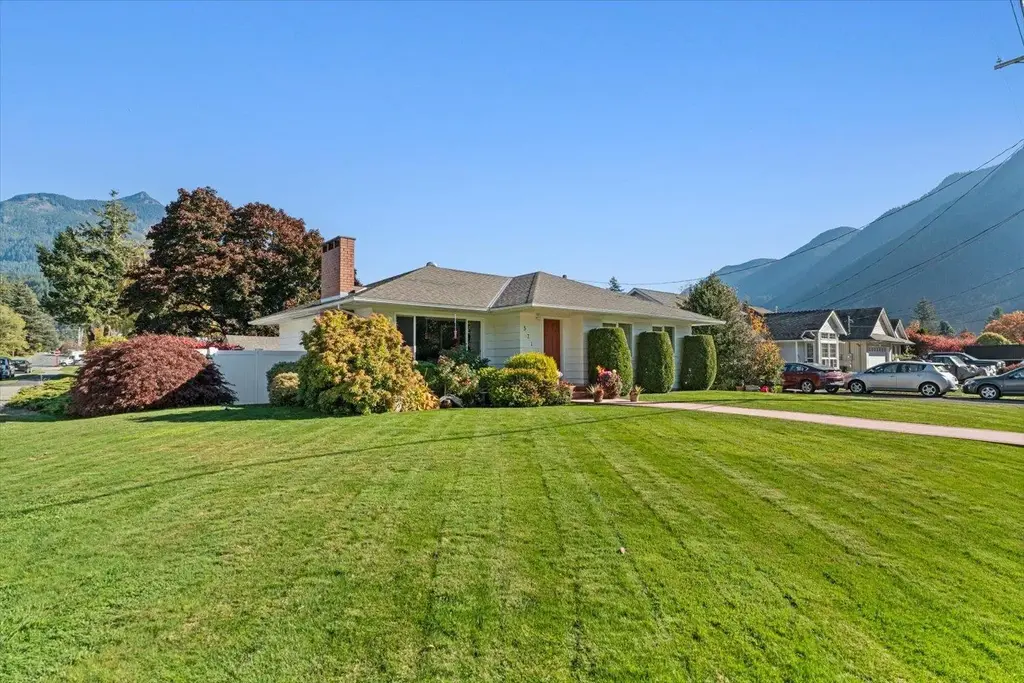 571 4th Avenue, Hope, Hope