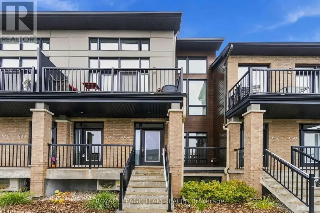 834 Ralph Hennessy Avenue, Ottawa