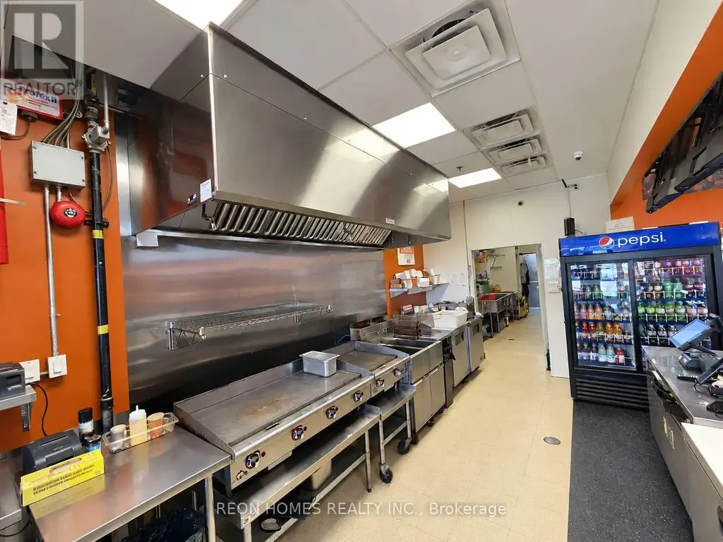15480 Bayview Avenue, Aurora (Bayview Wellington)