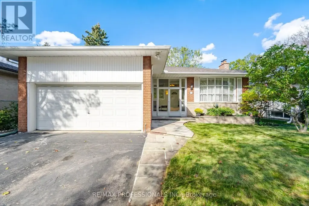 14 Strathdee Drive, Toronto (Willowridge-Martingrove-Richview)