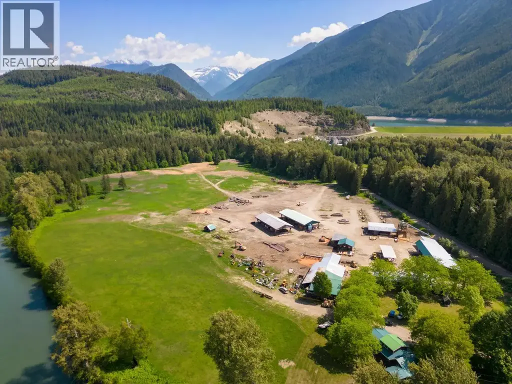 209 Lardeau River Road, Lardeau