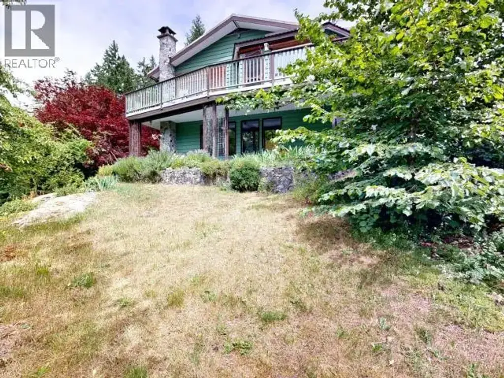 9573 Larson Road, Powell River