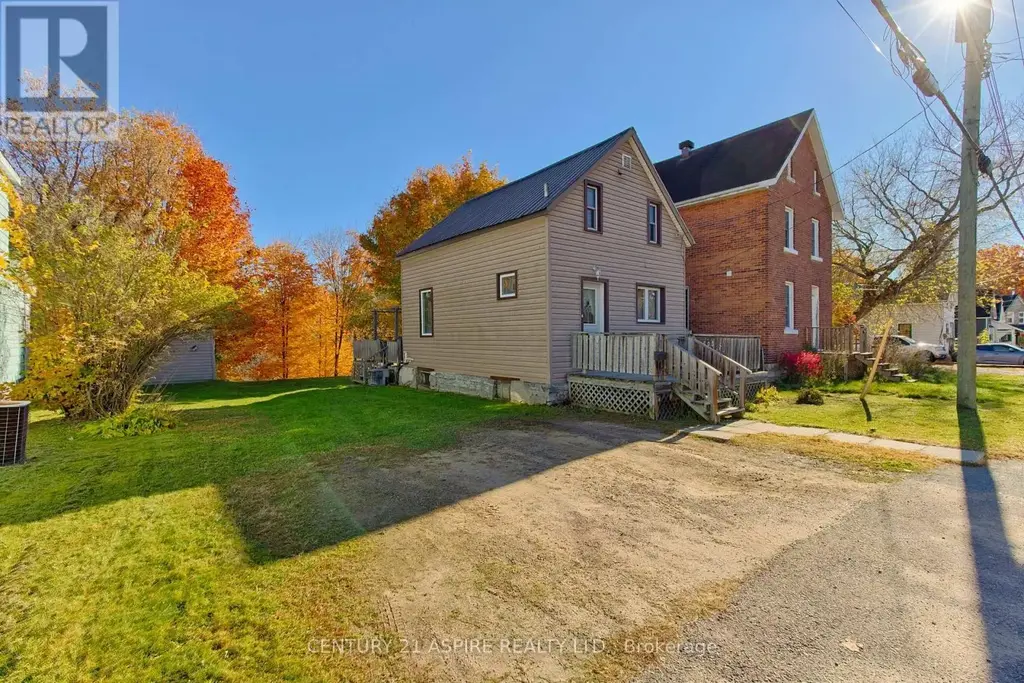 503 Moffat Street, Pembroke