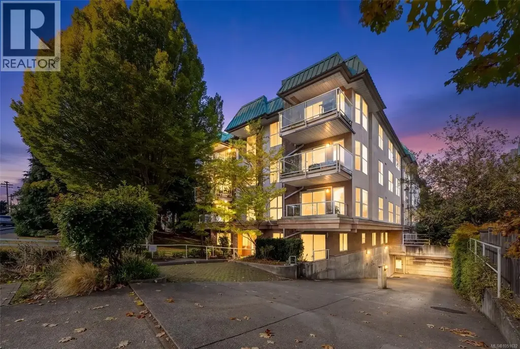 404 1710 Fort St, Victoria