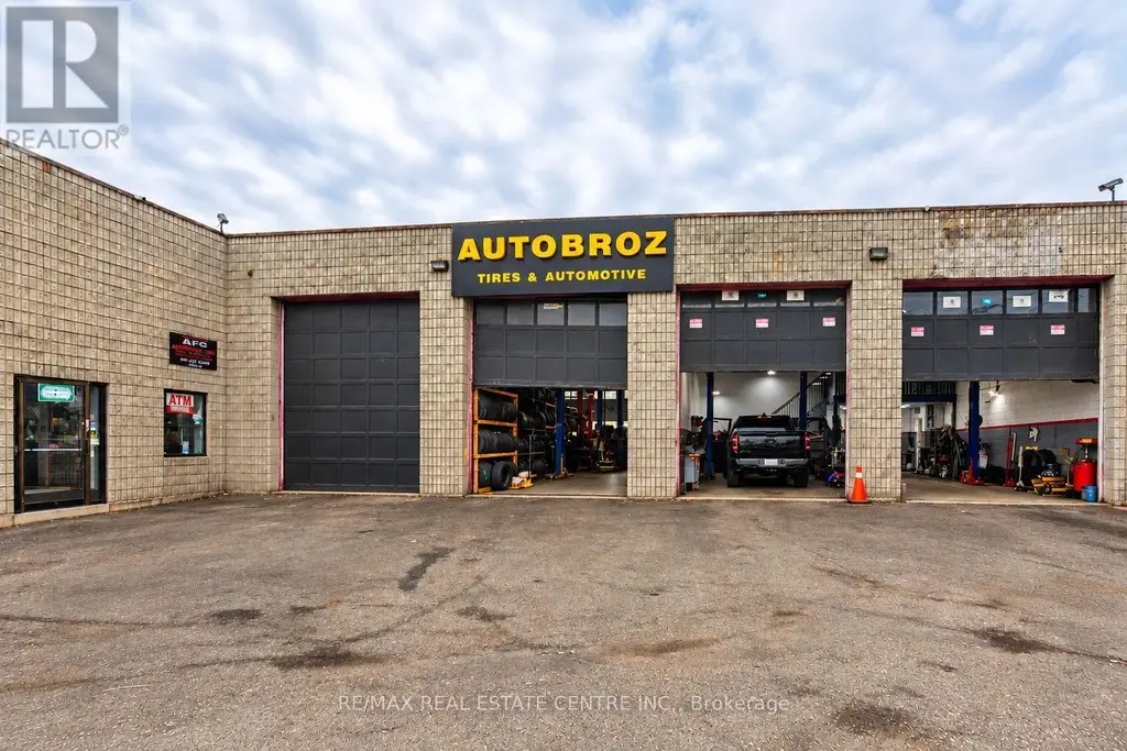 1000 Weston Road, Toronto (Mount Dennis)