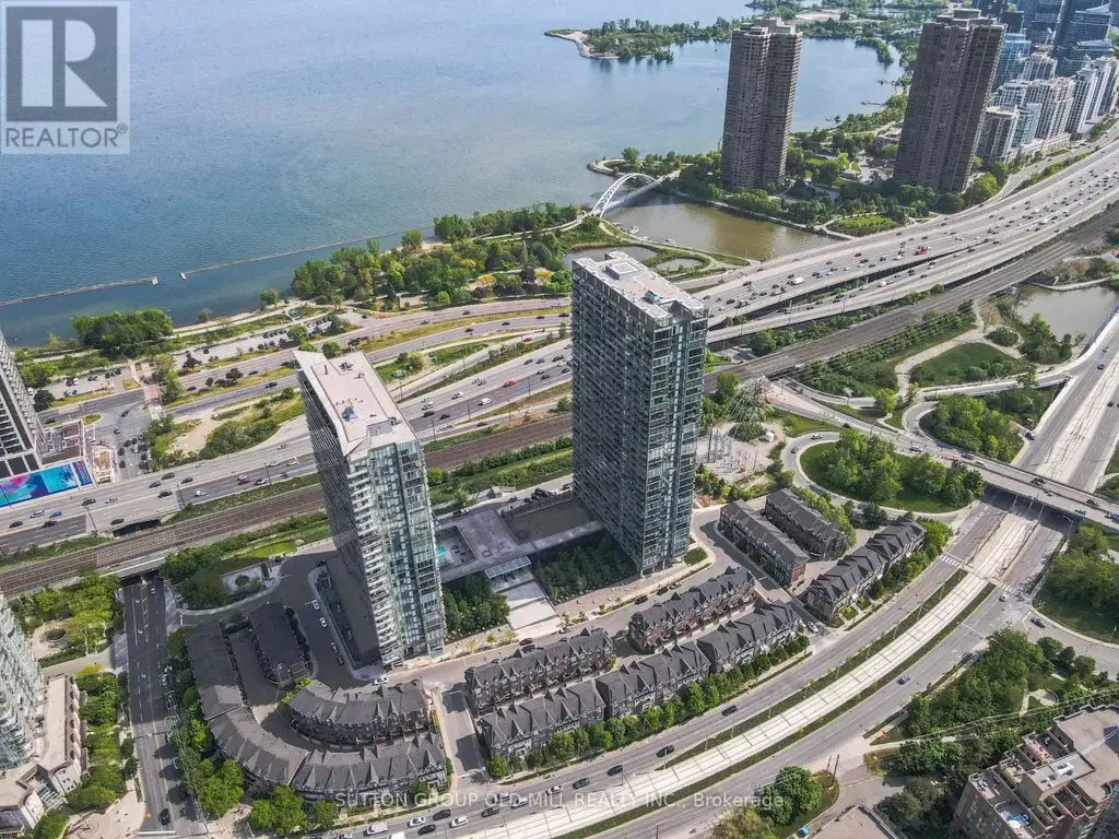 2014 - 105 The Queensway Way, Toronto (High Park-Swansea)