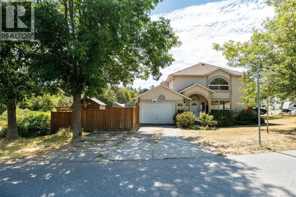637 Jolly Pl, Saanich