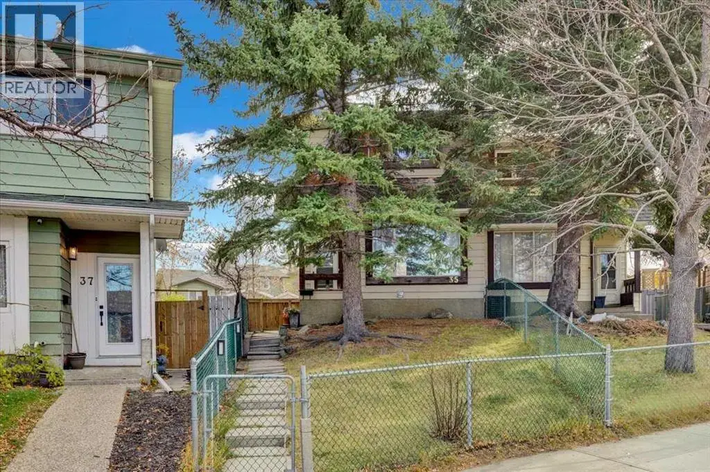 35 Berkley Court Nw, Calgary