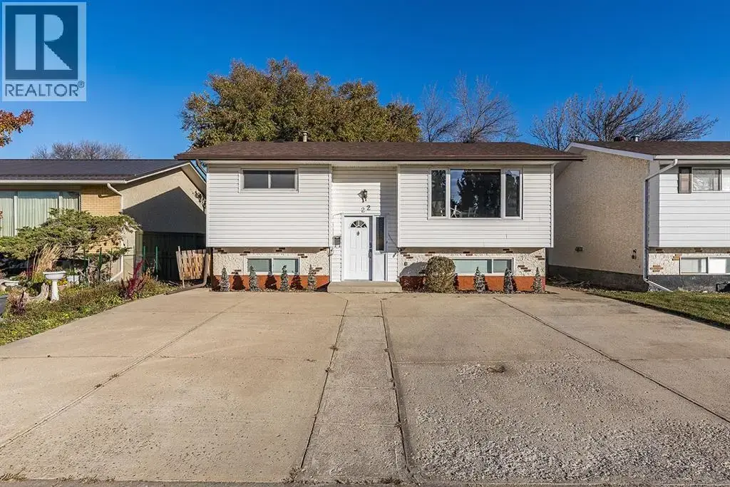 22 Hamilton Court Ne, Medicine Hat