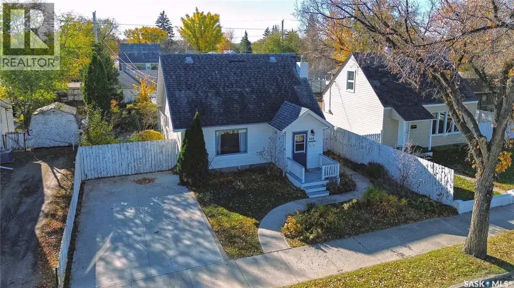 809 Athabasca Street E, Moose Jaw