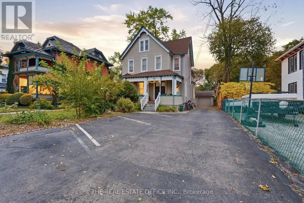 4327 Simcoe Street, Niagara Falls (Downtown)