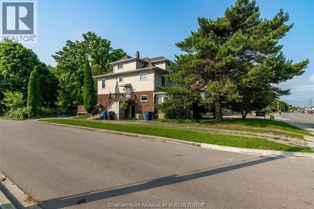 266 Grand Avenue West, Chatham