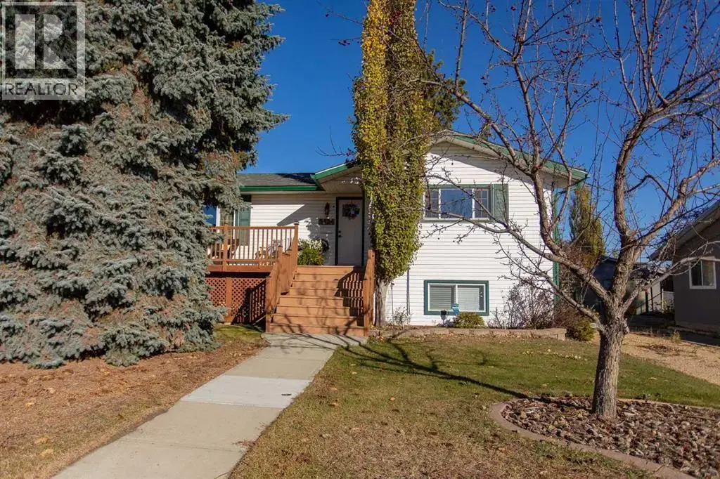 5724 55 Avenue, Lacombe