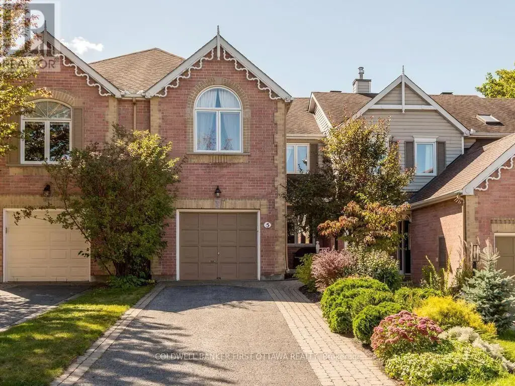 5 Crossing Bridge Court, Ottawa