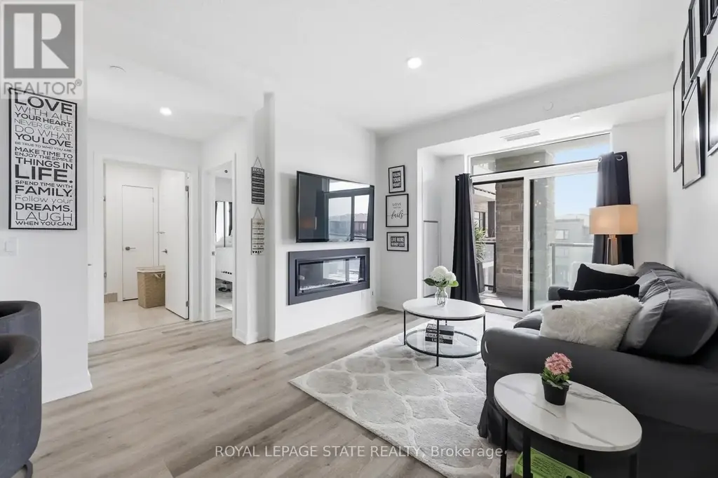 301 - 600 North Service Road, Hamilton (Lakeshore)