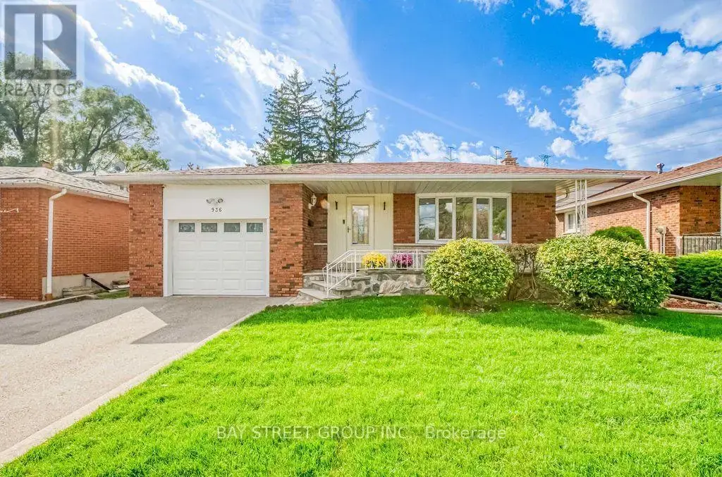 936 Scarborough Golf Clu Road, Toronto (Woburn)