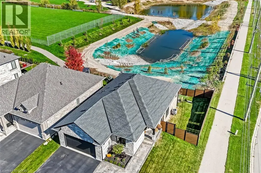30 Whiting Drive, Paris