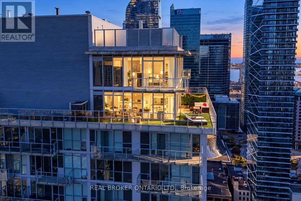 Ph02 - 126 Simcoe Street, Toronto (Waterfront Communities)
