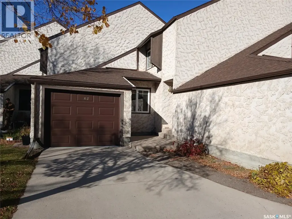 24 Cannington Mews, Regina