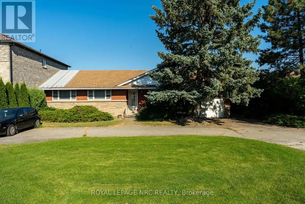 1023 North Service Road, Hamilton (Lakeshore)