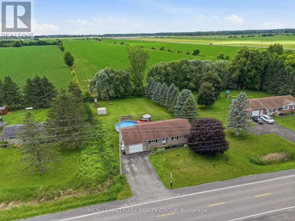 1236 St Albert Road, Russell