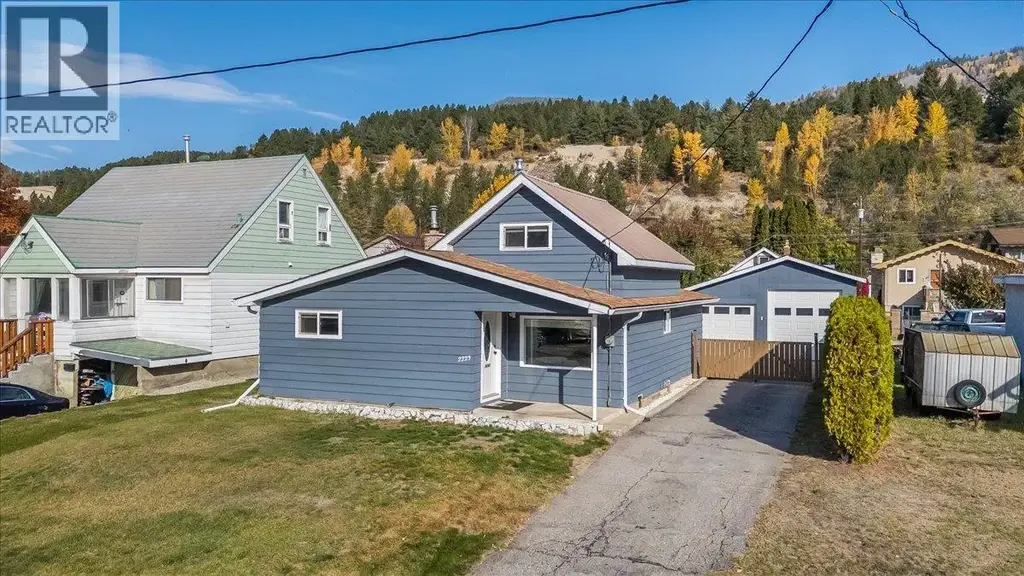 2223 Sixth Avenue, Trail
