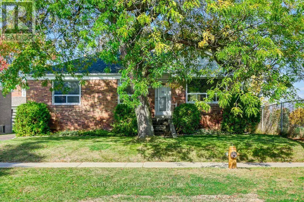 26 Mcgregor Road, Toronto (Dorset Park)