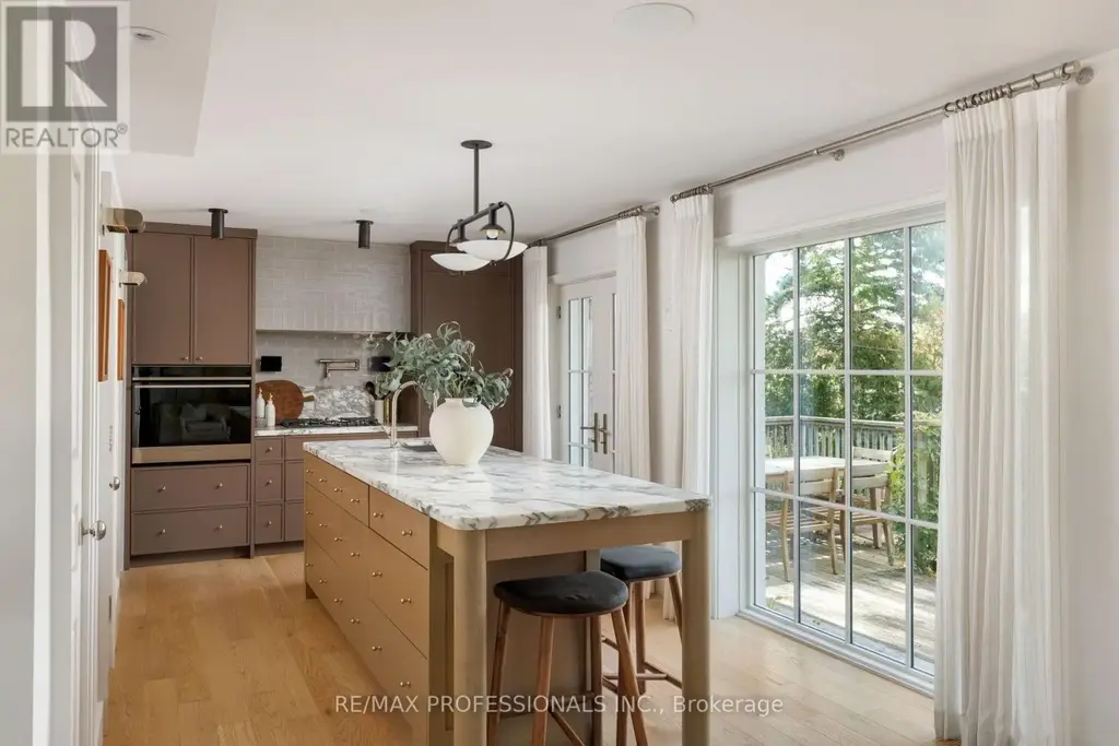 8 Glenn Murray Drive, Toronto (Stonegate-Queensway)