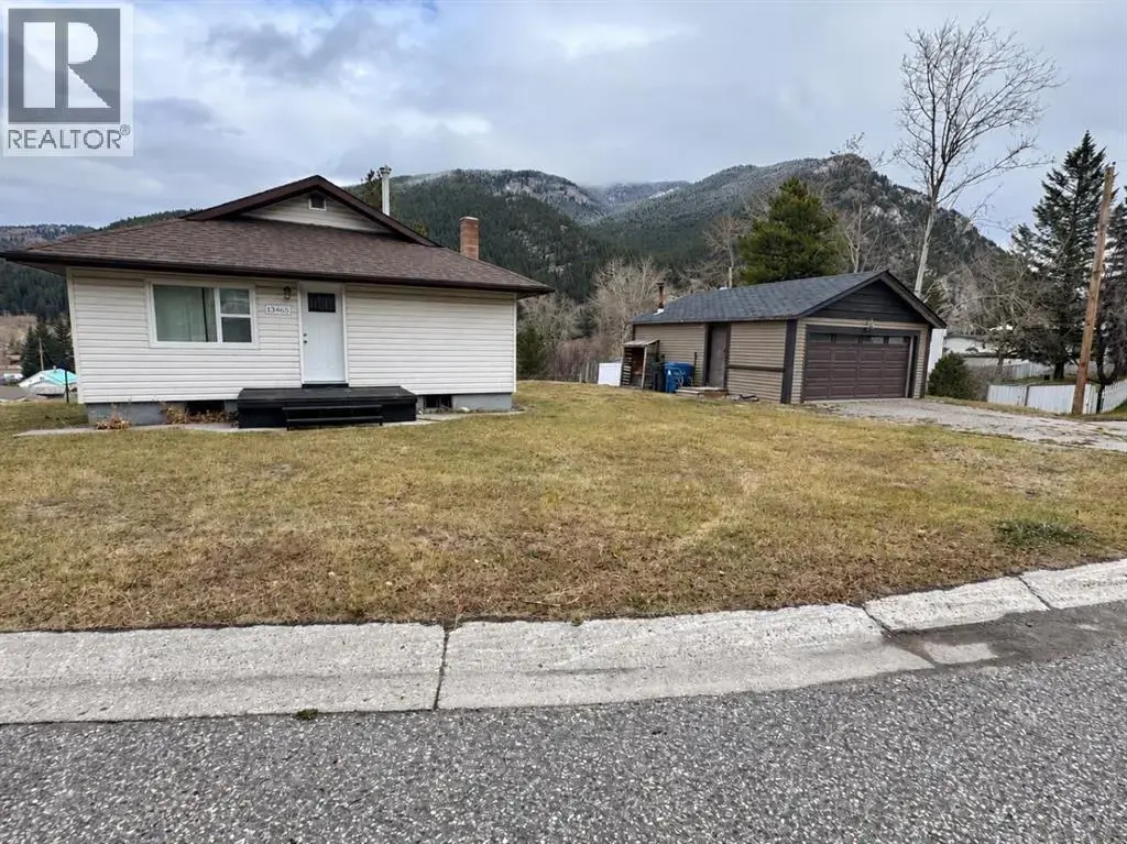 13465 17 Avenue, Blairmore