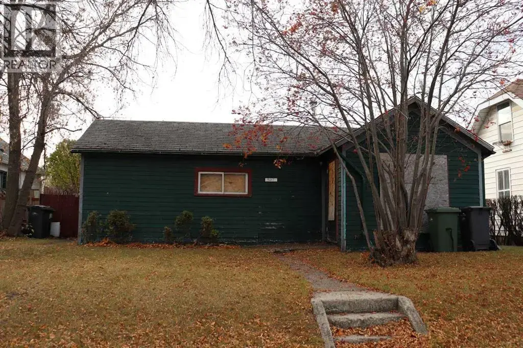 5017 55 Avenue, Ponoka
