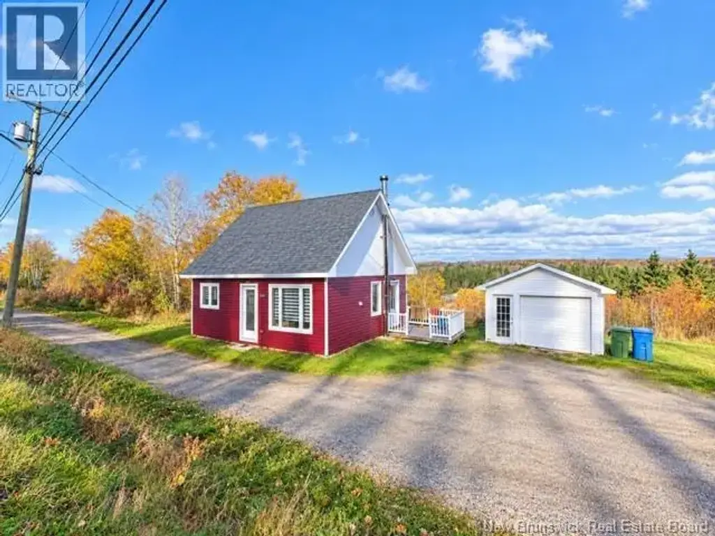 2353 Des Pionniers Avenue, Balmoral