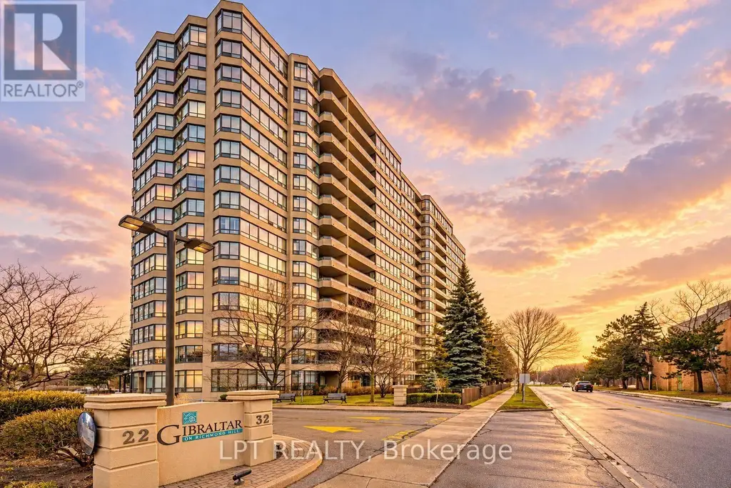 521 - 32 Clarissa Drive, Richmond Hill (Harding)