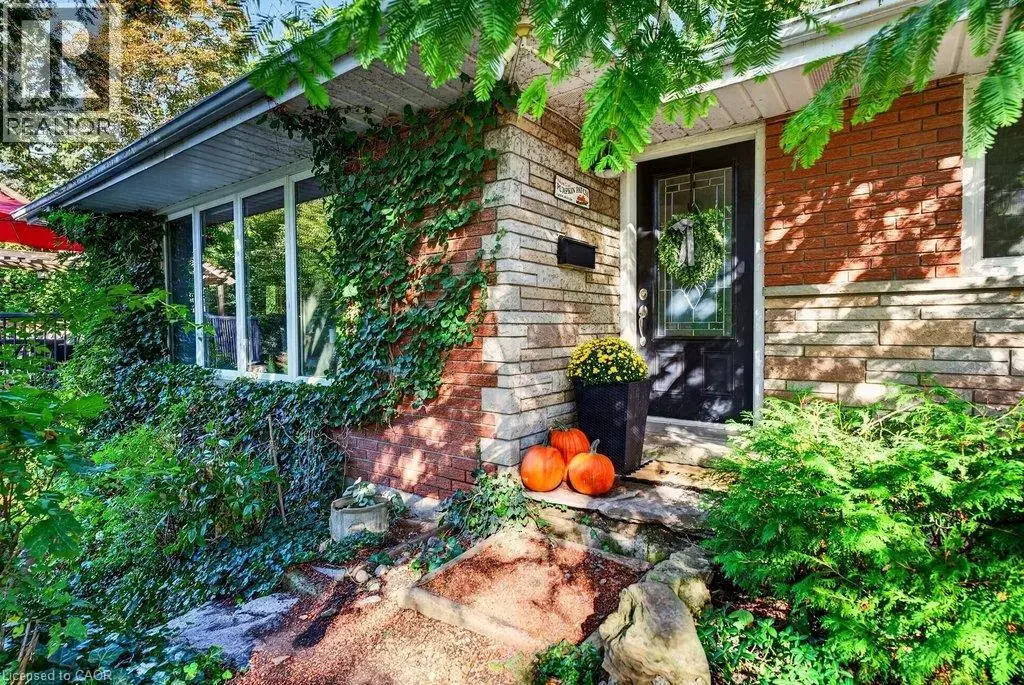 6 Rosebough Street, Dundas