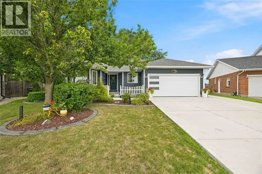 392 Julie Court, St Clair