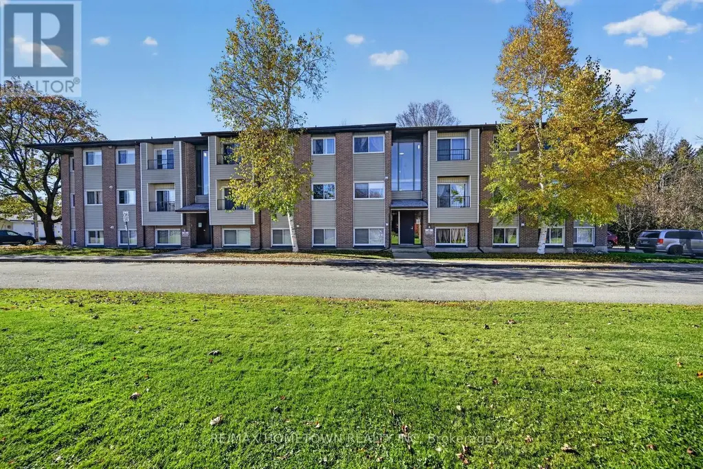 105 - 323 Main Street W, Merrickville-Wolford