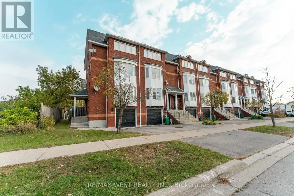 27 - 3073 Cook Street, Mississauga (Cooksville)