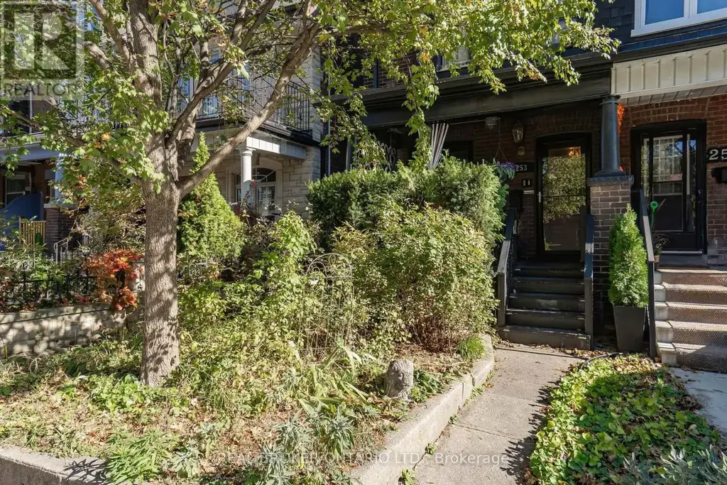 253 Bartlett Avenue, Toronto (Dovercourt-Wallace Emerson-Junction)