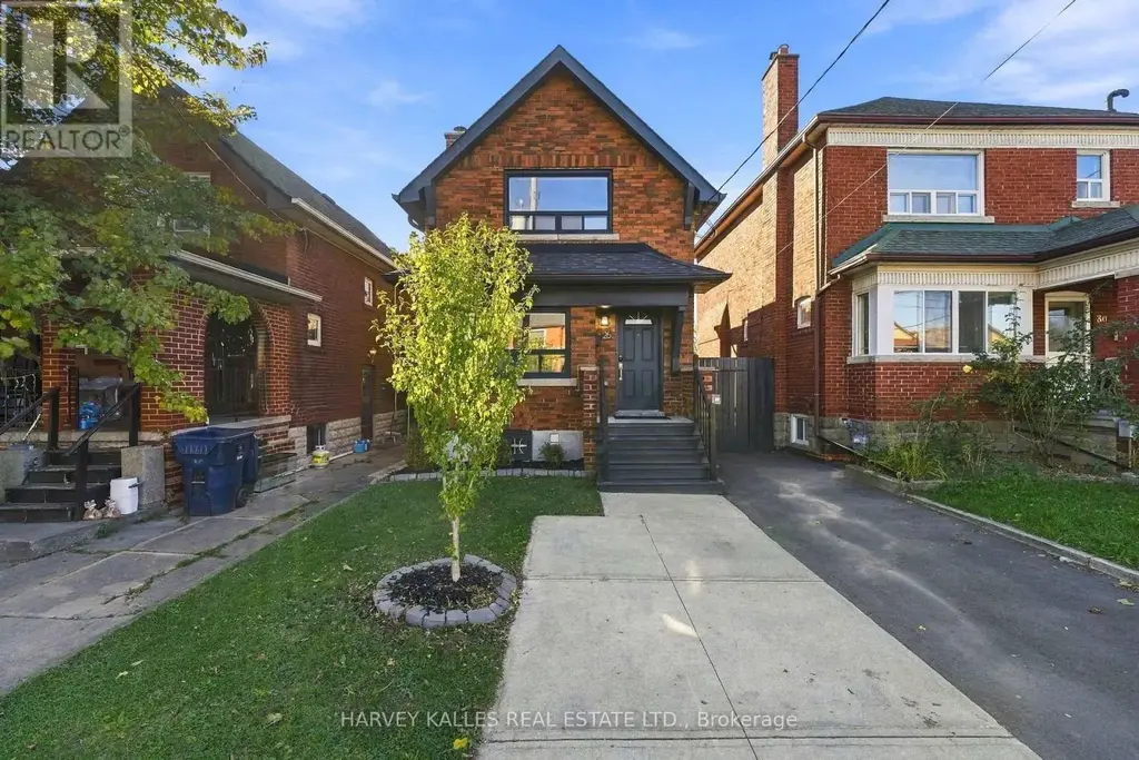 26 Miranda Avenue, Toronto (Briar Hill-Belgravia)