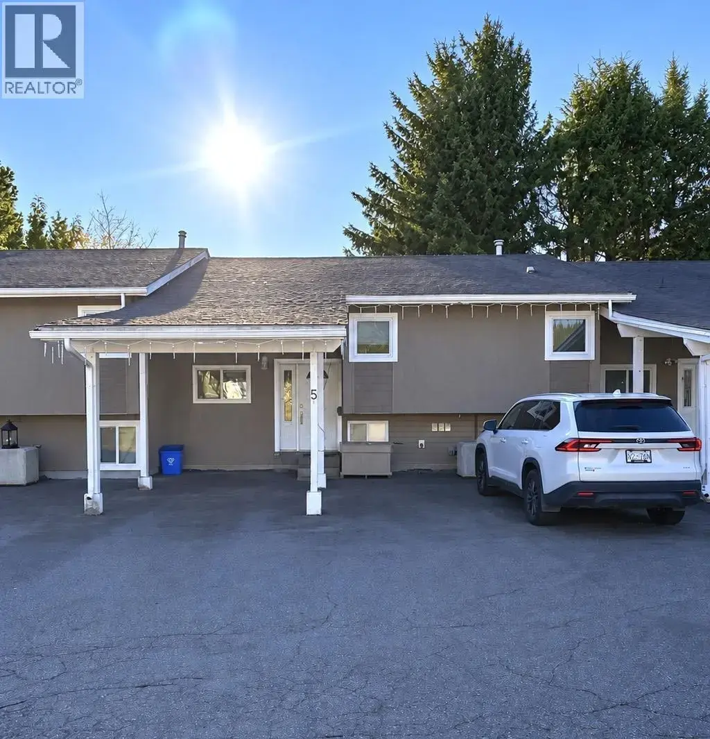 5 819 S Lahakas Boulevard, Kitimat