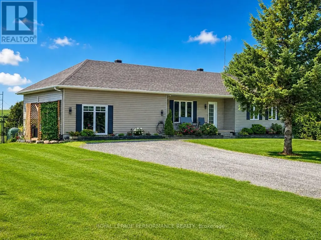 1890 Cassburn Road, Champlain