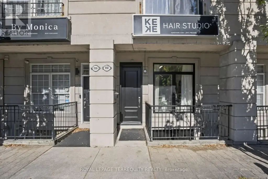 958 The Queensway, Toronto (Stonegate-Queensway)