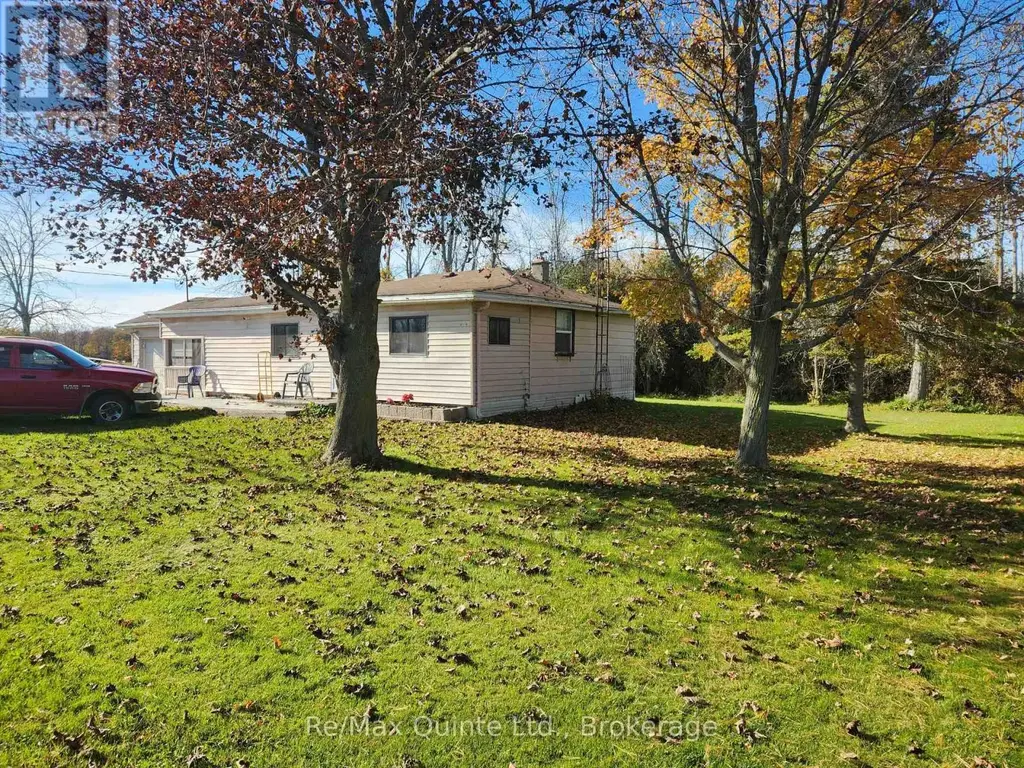 182 Smokes Point Road, Prince Edward County (Ameliasburgh)