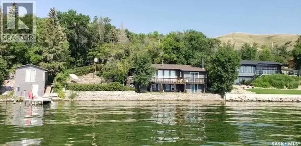 328 Pasqua Lake Road, North Qu'Appelle Rm No. 187